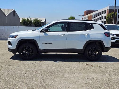 Bright White Clearcoat 2026 Jeep Compass Latitude