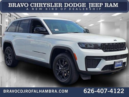 Bright White Clearcoat 2026 Jeep Grand Cherokee Altitude