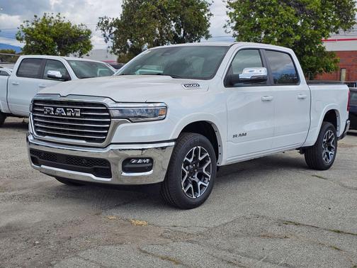 Ivory White Tri-Coat Pearlcoat 2026 RAM 1500 Laramie
