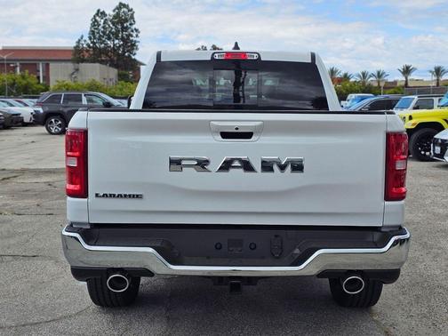 Ivory White Tri-Coat Pearlcoat 2026 RAM 1500 Laramie