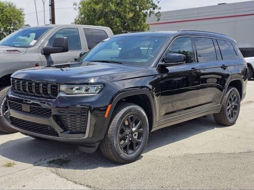 Diamond Black Crystal Pearlcoat 2026 Jeep Grand Cherokee L Altitude