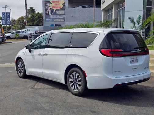 Bright White Clearcoat 2024 Chrysler Pacifica Hybrid Select