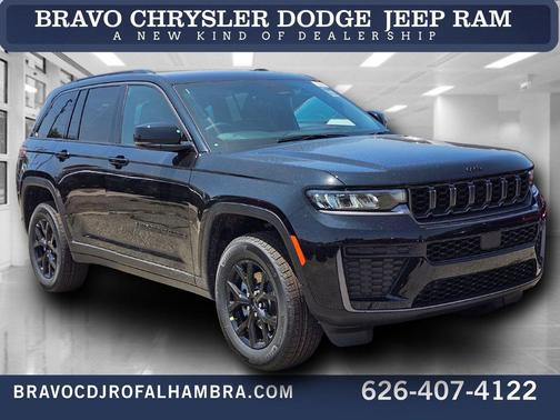 Diamond Black Crystal Pearlcoat 2026 Jeep Grand Cherokee Altitude