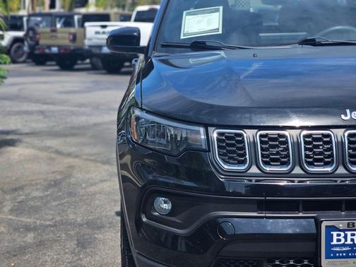 Diamond Black Crystal Pearlcoat 2024 Jeep Compass Latitude