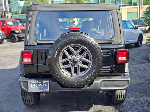 Black Clearcoat 2026 Jeep Wrangler Sport