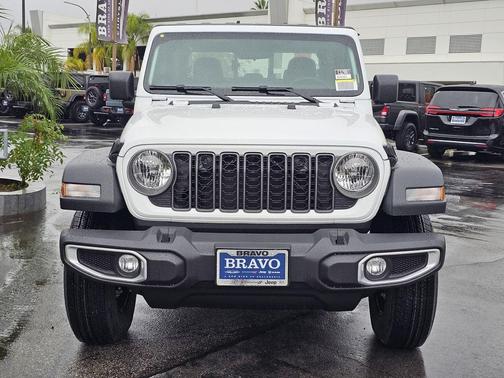 2026 Jeep Gladiator Sport
