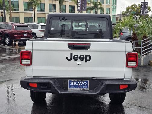 2026 Jeep Gladiator Sport