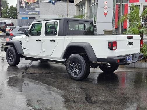 2026 Jeep Gladiator Sport