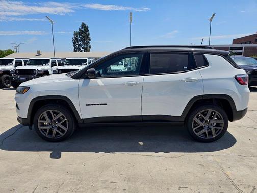 Bright White Clearcoat 2026 Jeep Compass Limited