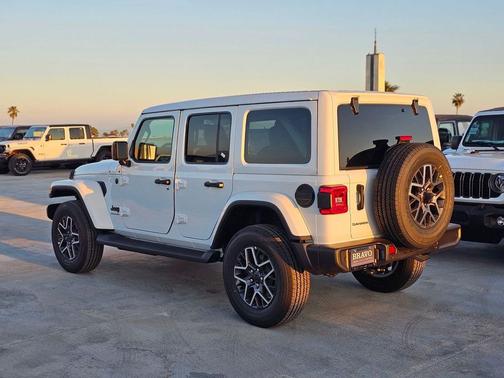 2026 Jeep Wrangler 4-Door Sahara 4x4
