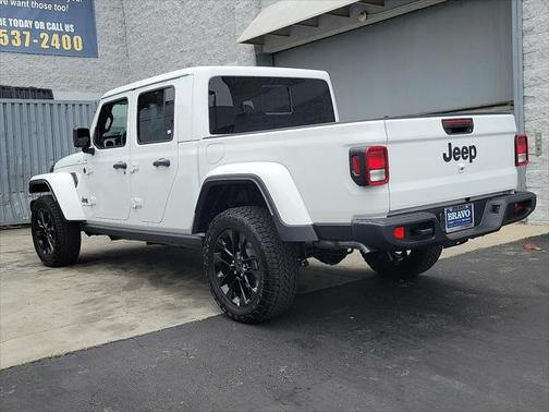 2025 Jeep Gladiator Nighthawk