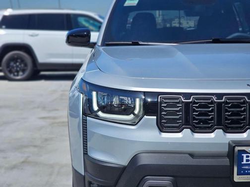 Silver Zynith Clearcoat 2026 Jeep Cherokee Laredo 4x4