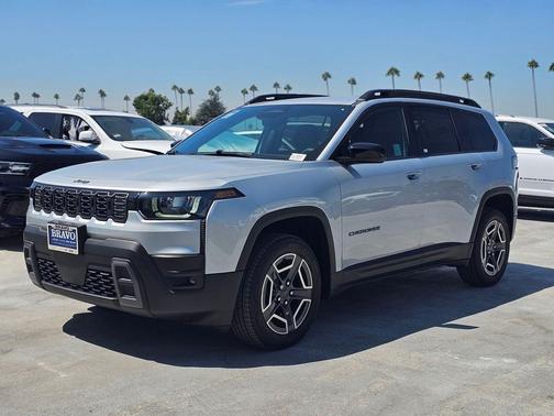 Silver Zynith Clearcoat 2026 Jeep Cherokee Laredo 4x4