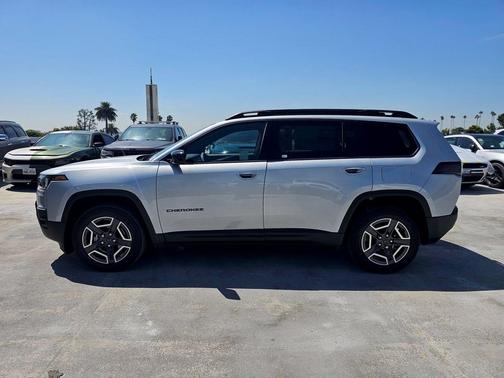Silver Zynith Clearcoat 2026 Jeep Cherokee Laredo 4x4