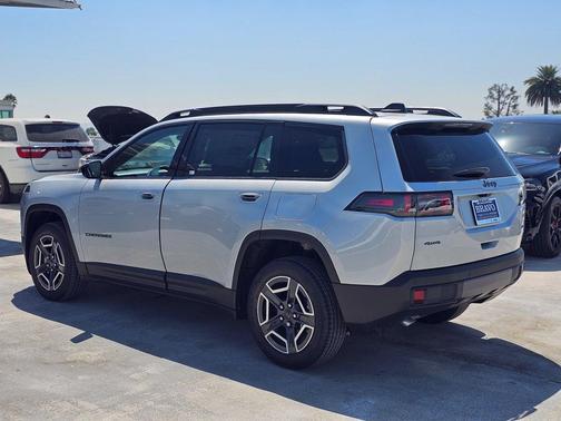 Silver Zynith Clearcoat 2026 Jeep Cherokee Laredo 4x4