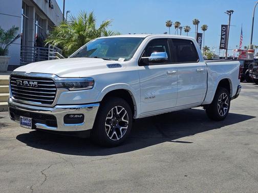 Ivory White Tri-Coat Pearlcoat 2026 RAM 1500 Laramie