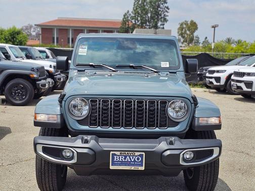 Anvil Clearcoat 2026 Jeep Gladiator Sport S