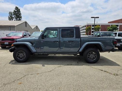 Anvil Clearcoat 2026 Jeep Gladiator Sport S