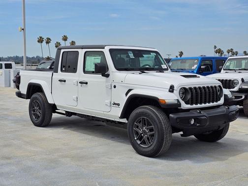Bright White Clearcoat 2026 Jeep Gladiator Sport S