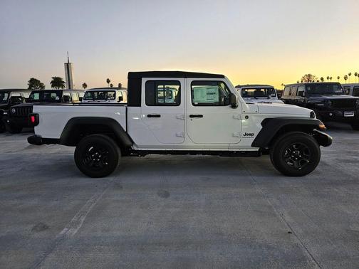 2026 Jeep Gladiator Sport