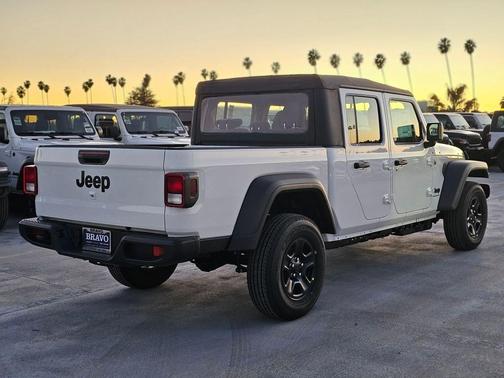2026 Jeep Gladiator Sport