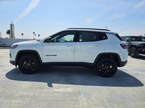 Bright White Clearcoat 2026 Jeep Compass Latitude