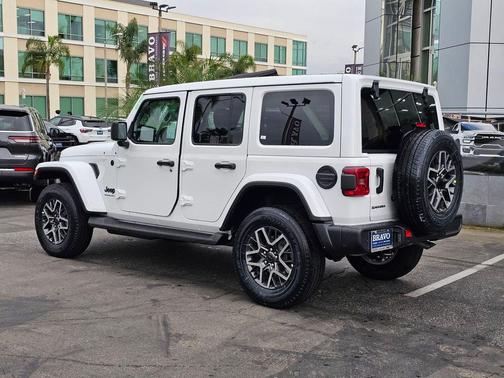 2026 Jeep Wrangler 4-Door Sahara 4x4