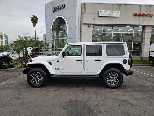 2026 Jeep Wrangler 4-Door Sahara 4x4