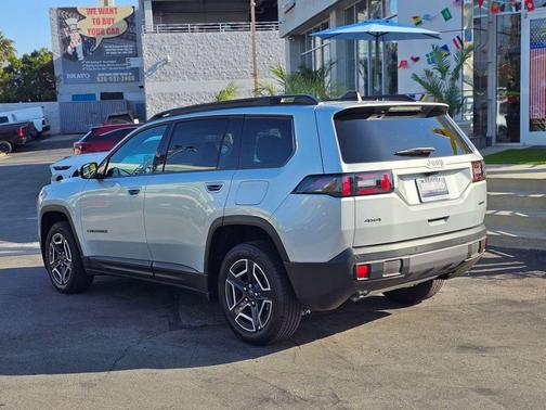 Silver Zynith Clearcoat 2026 Jeep Cherokee Limited