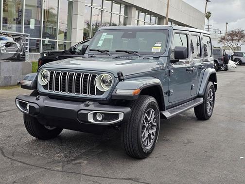 2026 Jeep Wrangler 4-Door Sahara 4x4