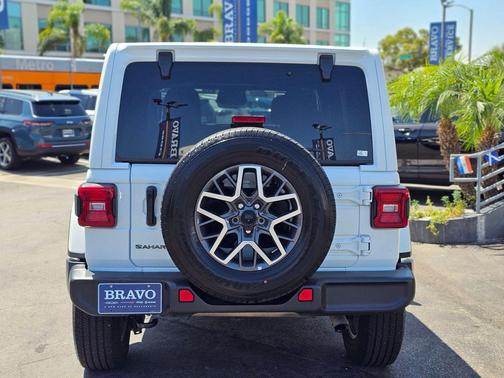 Bright White Clearcoat 2025 Jeep Wrangler 4-Door Sahara 4x4