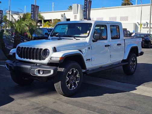 2026 Jeep Gladiator Sahara 4x4