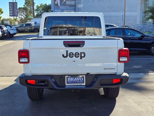 2026 Jeep Gladiator Sahara 4x4
