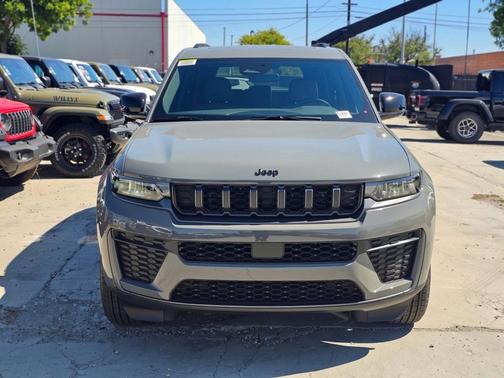 Sting-Gray Clearcoat 2027 Jeep Grand Cherokee Altitude