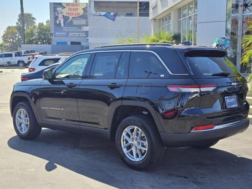2025 Jeep Grand Cherokee Laredo