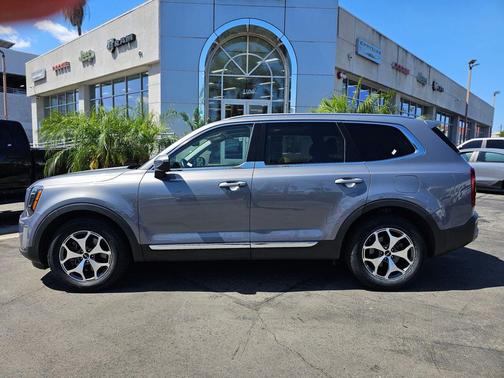 Everlasting Silver 2022 Kia Telluride EX