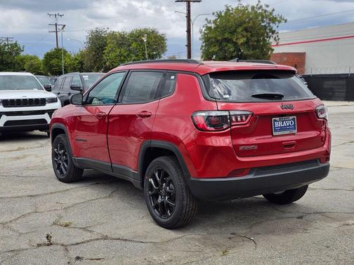 Red Hot Pearlcoat 2026 Jeep Compass Latitude
