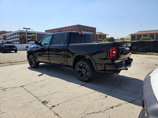 Diamond Black Crystal Pearlcoat 2026 RAM 1500 Big Horn/Lone Star