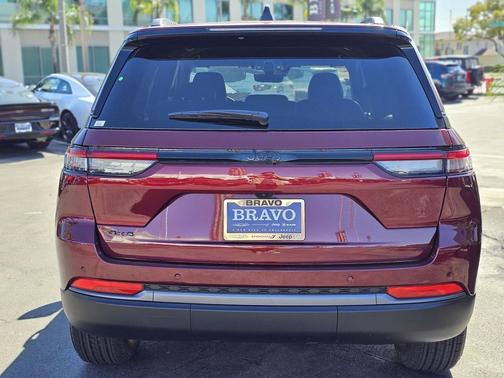 2026 Jeep Grand Cherokee Altitude