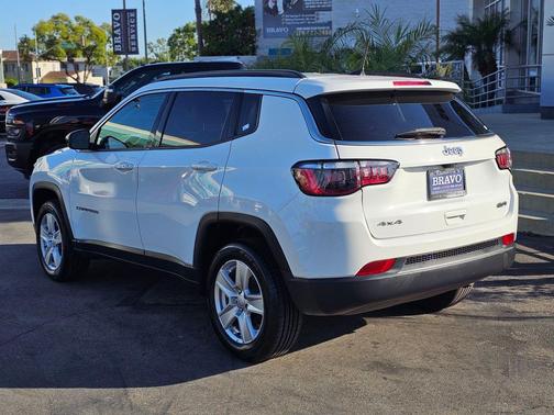 Bright White Clearcoat 2022 Jeep Compass Latitude