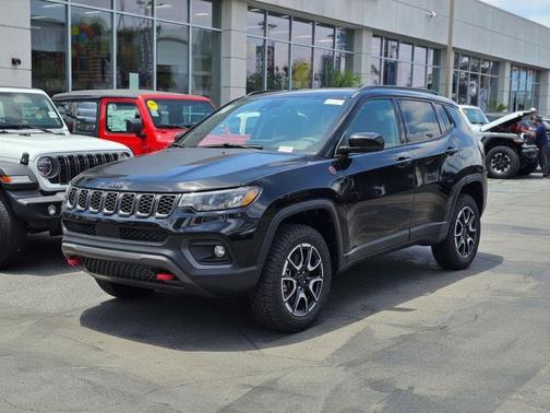 Diamond Black Crystal Pearlcoat 2026 Jeep Compass Trailhawk