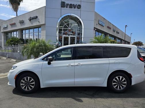 2026 Chrysler Pacifica L