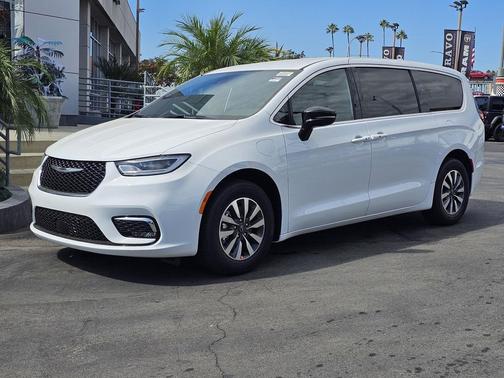 2026 Chrysler Pacifica L