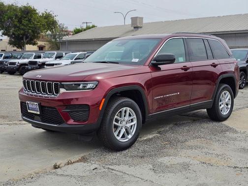 Velvet Red Pearlcoat 2026 Jeep Grand Cherokee Laredo