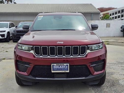 Velvet Red Pearlcoat 2026 Jeep Grand Cherokee Laredo