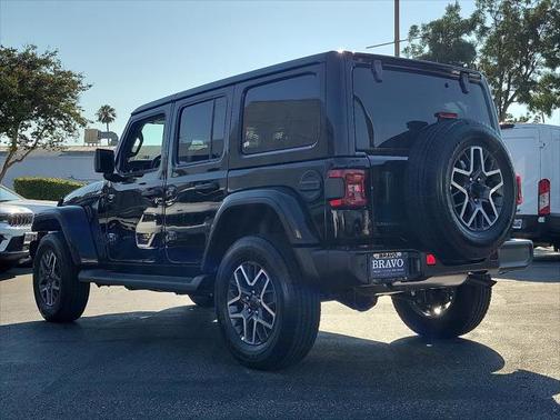 2025 Jeep Wrangler 4-Door Sahara 4x4