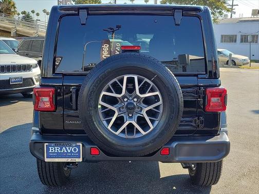 2025 Jeep Wrangler 4-Door Sahara 4x4