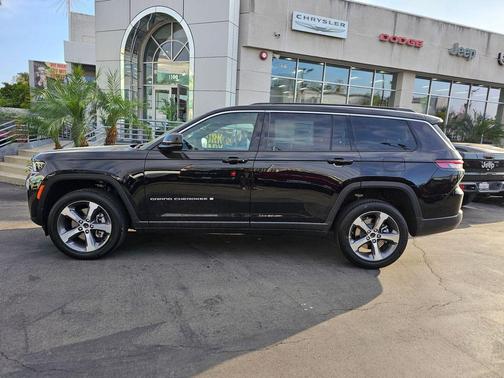 Diamond Black Crystal Pearlcoat 2026 Jeep Grand Cherokee L Limited