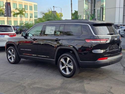 Diamond Black Crystal Pearlcoat 2026 Jeep Grand Cherokee L Limited