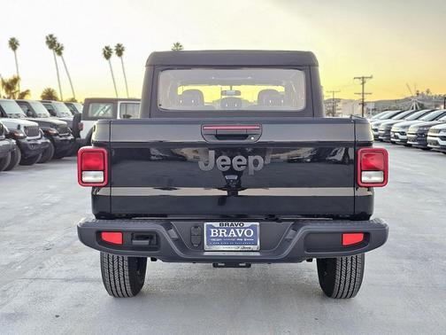 2026 Jeep Gladiator Sport